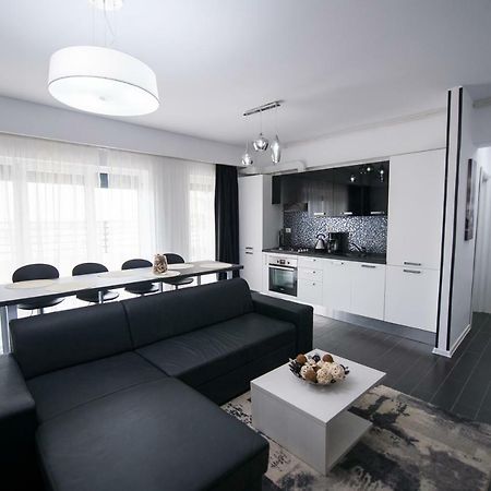 Apartel Black & White นาโวดาริ ภายนอก รูปภาพ
